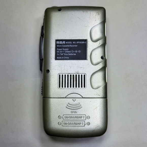 RCA RP3538R Handheld AVR Micro Cassette Recorder Player - Picture 5 of 15